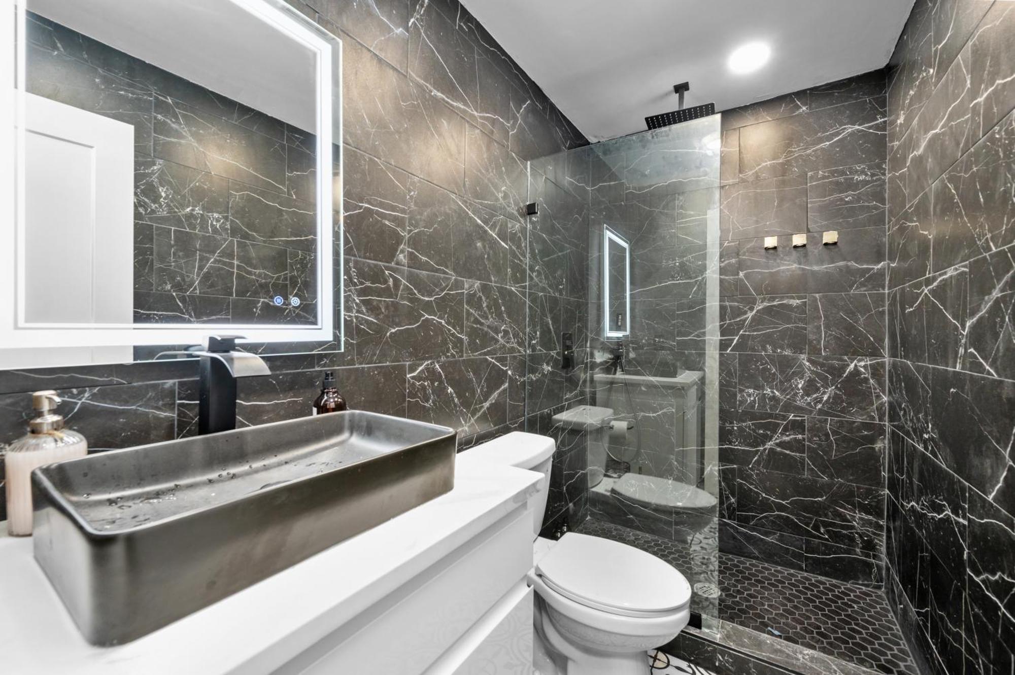 Comfortable 2Br Uptown Escape With Free Park Houston Kültér fotó